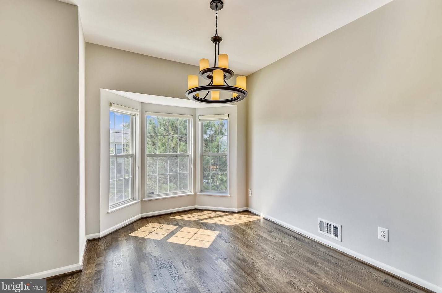 43395 Chokeberry Sq, Ashburn VA  20147-4001 exterior