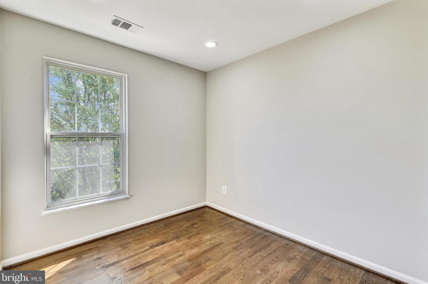 43395 Chokeberry Sq, Ashburn VA  20147-4001 exterior