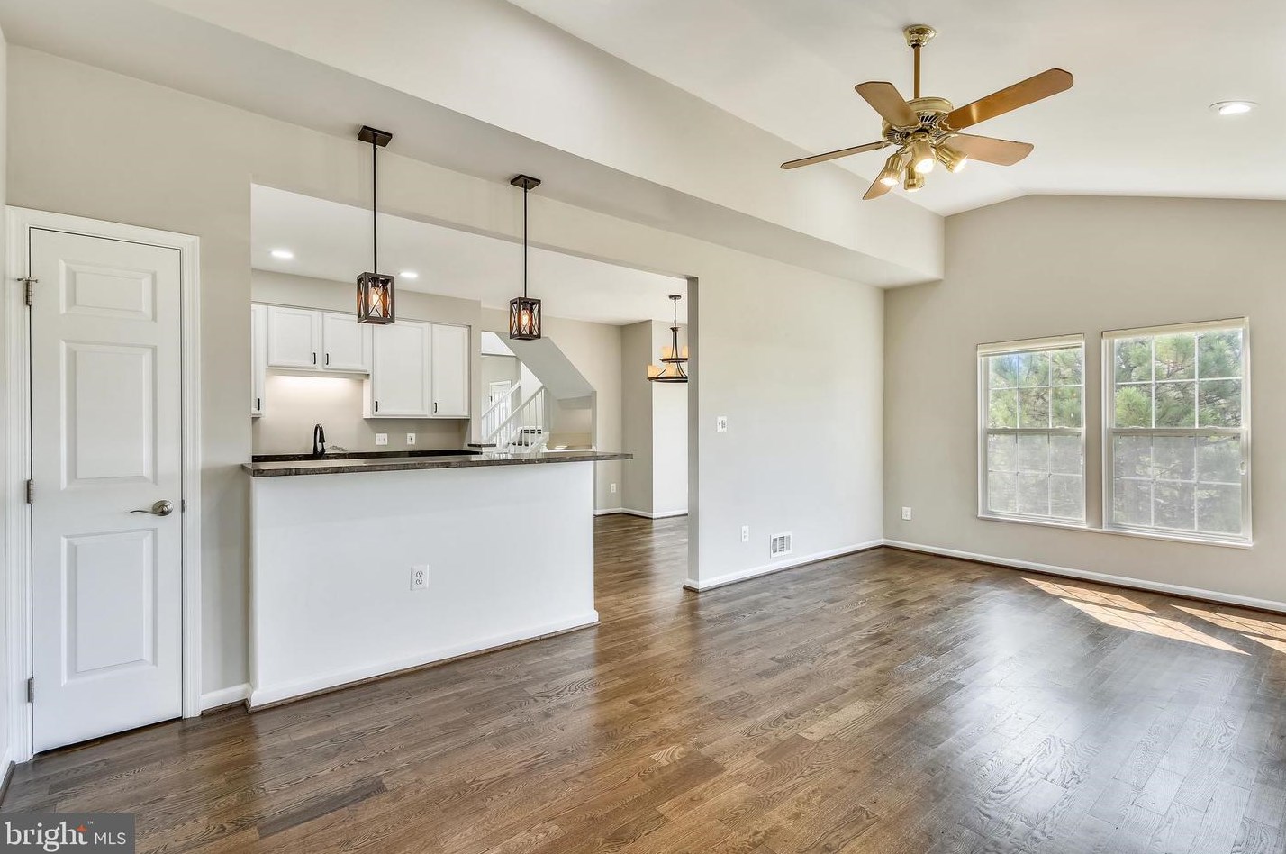 43395 Chokeberry Sq, Ashburn VA  20147-4001 exterior