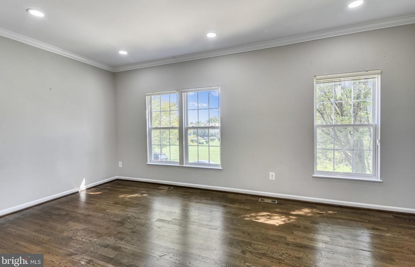 43395 Chokeberry Sq, Ashburn VA  20147-4001 exterior