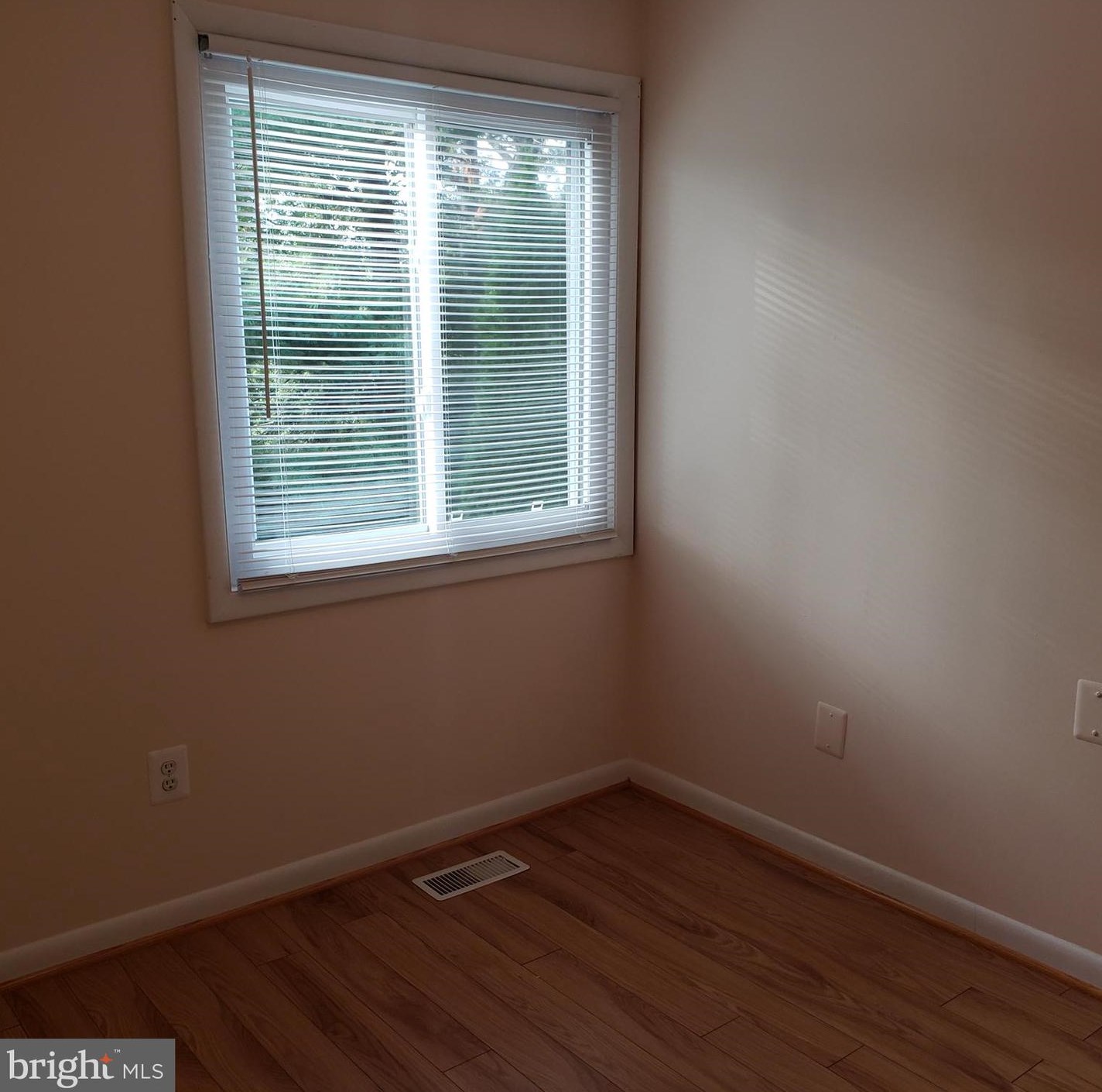 202 Sanderson Dr, Dulles VA  20164-1417 exterior