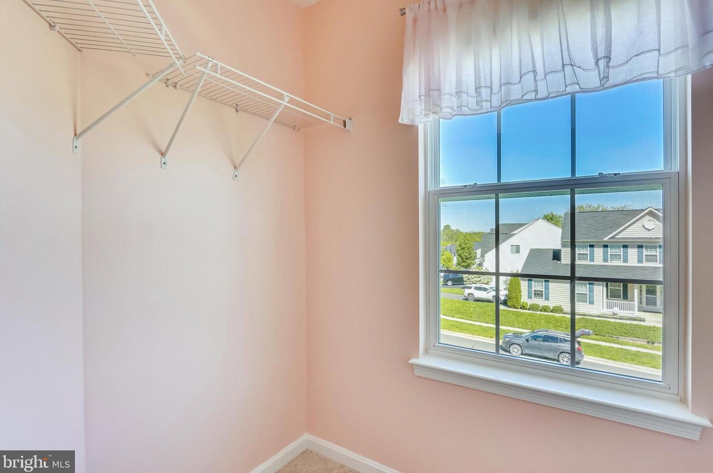 16742 Evening Star Dr, Round Hill, VA 20141