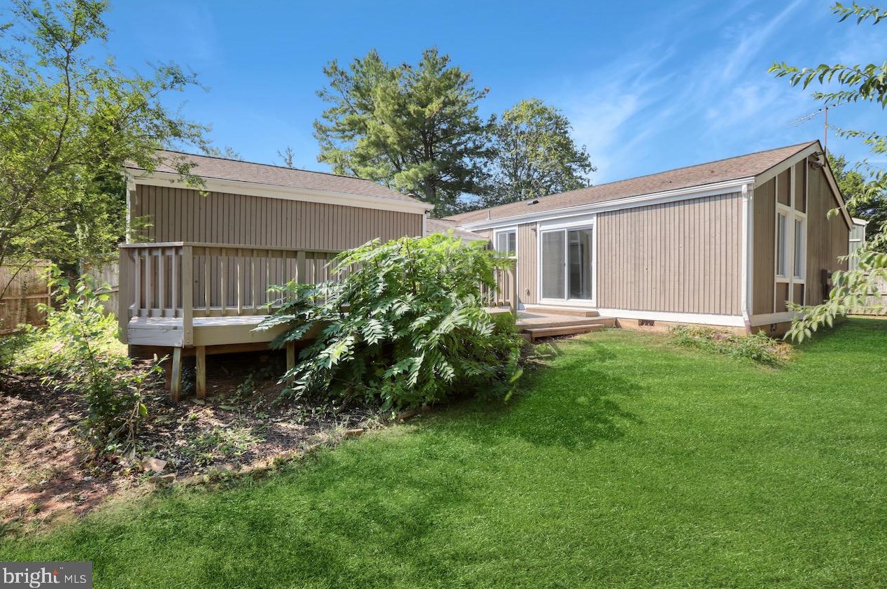 174 Magnolia Rd, Dulles VA  20164-5308 exterior