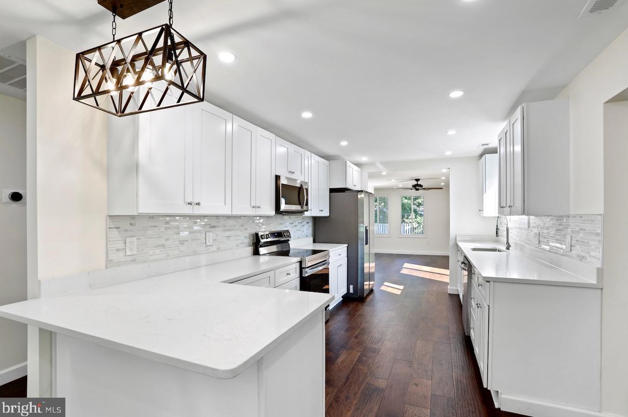 174 Magnolia Rd, Dulles VA  20164-5308 exterior