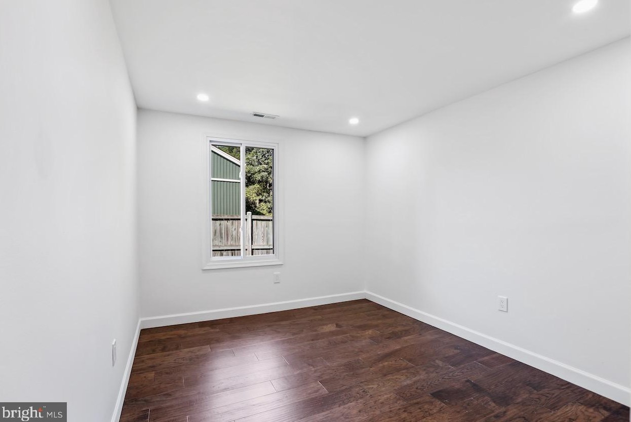 174 Magnolia Rd, Dulles VA  20164-5308 exterior