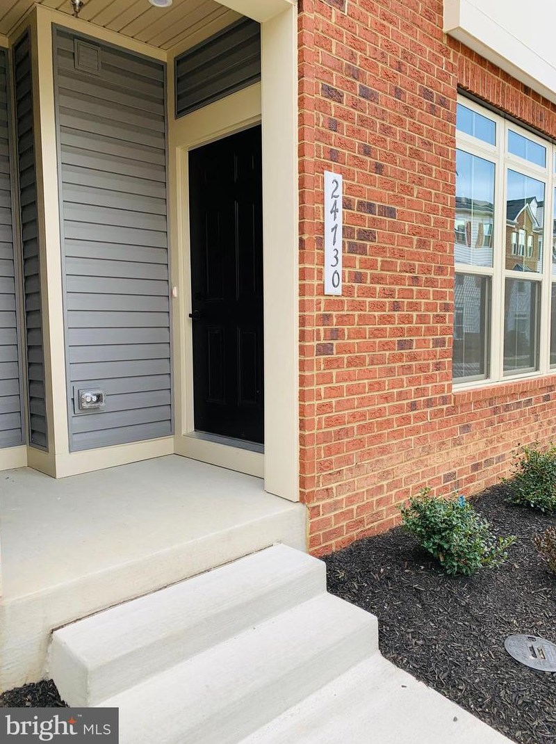 24730 Malibu Ter, Dulles VA  20166 exterior