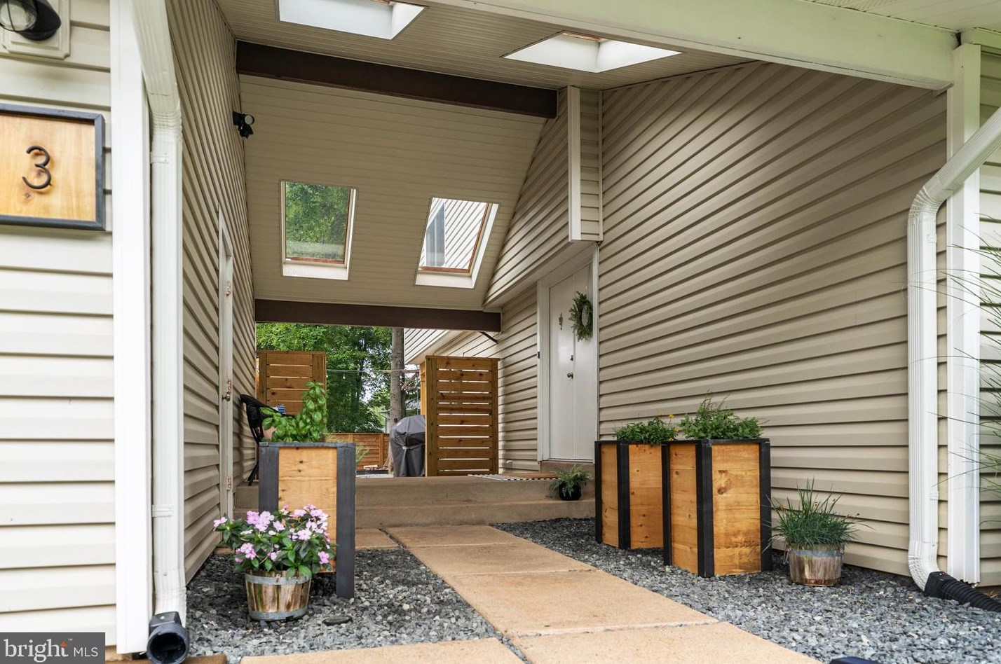 3 Cheval Ct, Dulles VA 20164-1110 exterior