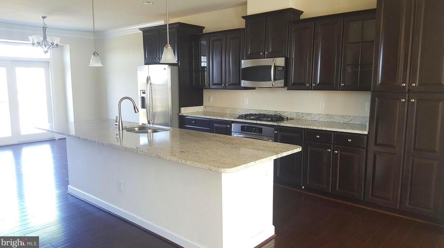 42626 Beckett Ter, Ashburn VA  20148-7347 exterior