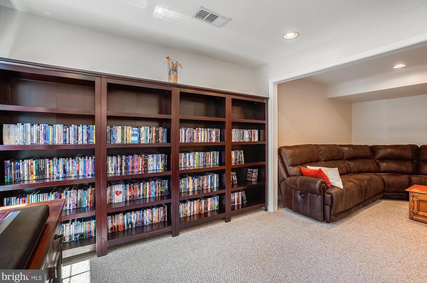 46714 Cavendish Sq, Dulles VA  20165-4327 exterior