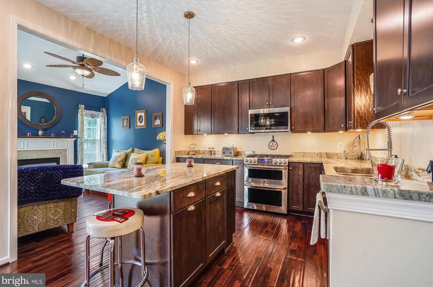 46714 Cavendish Sq, Dulles VA  20165-4327 exterior