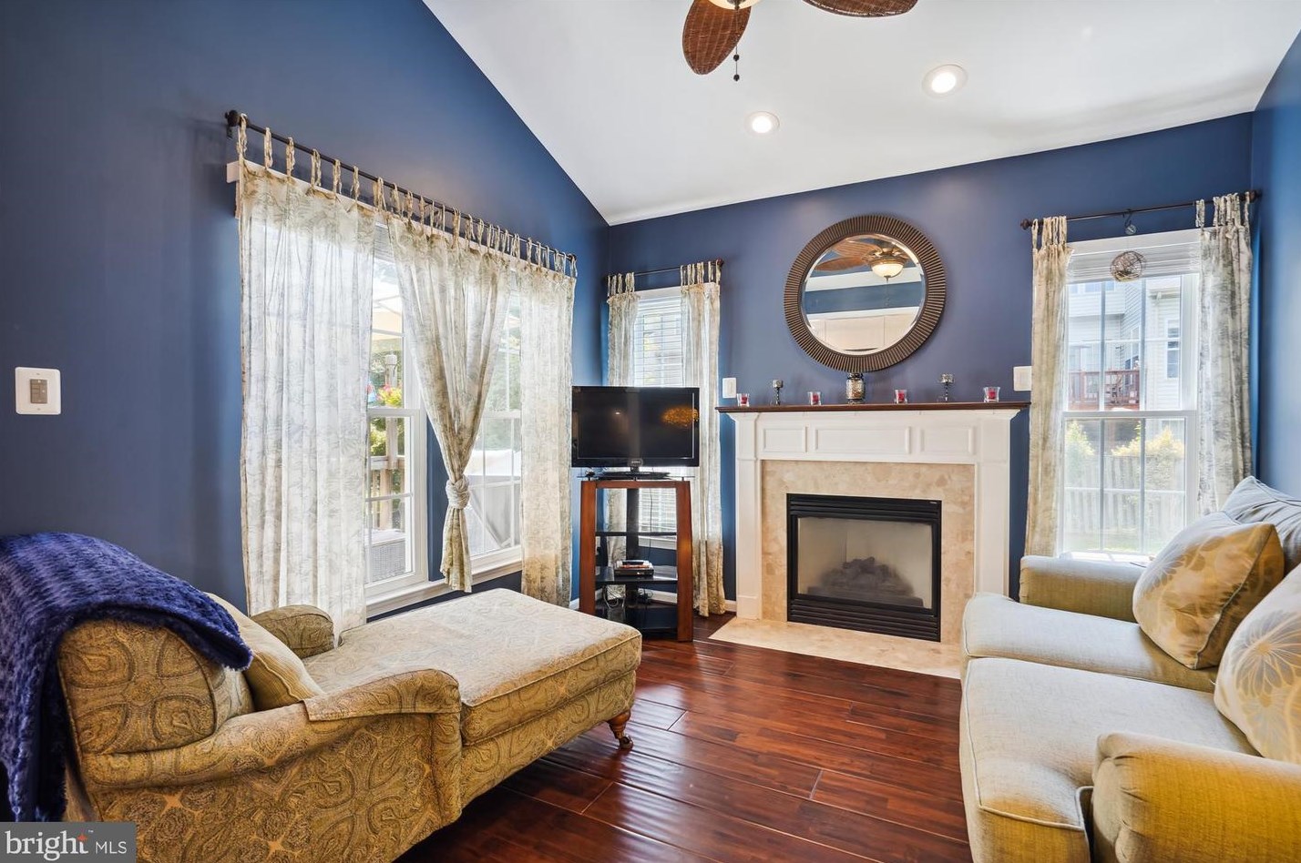 46714 Cavendish Sq, Dulles VA  20165-4327 exterior