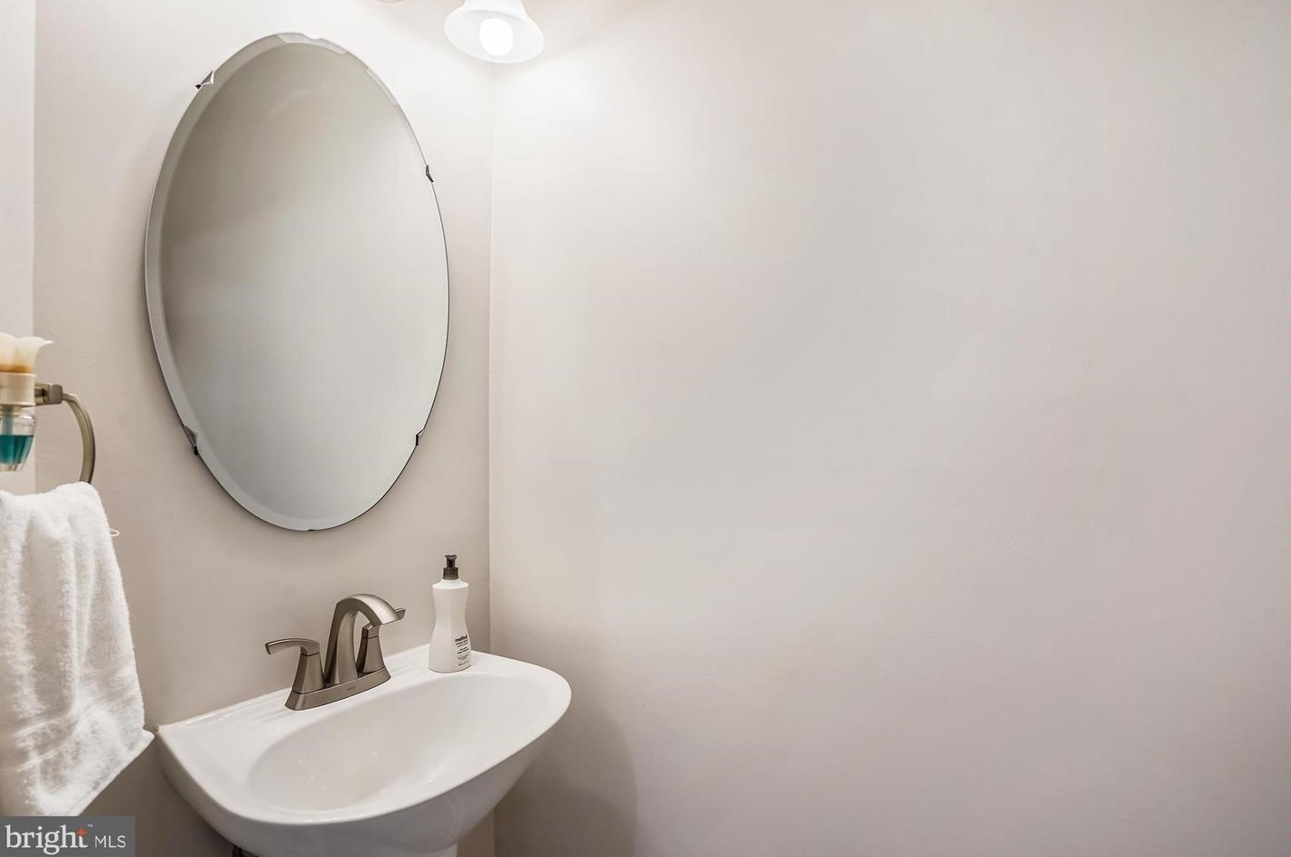 46714 Cavendish Sq, Dulles VA  20165-4327 exterior