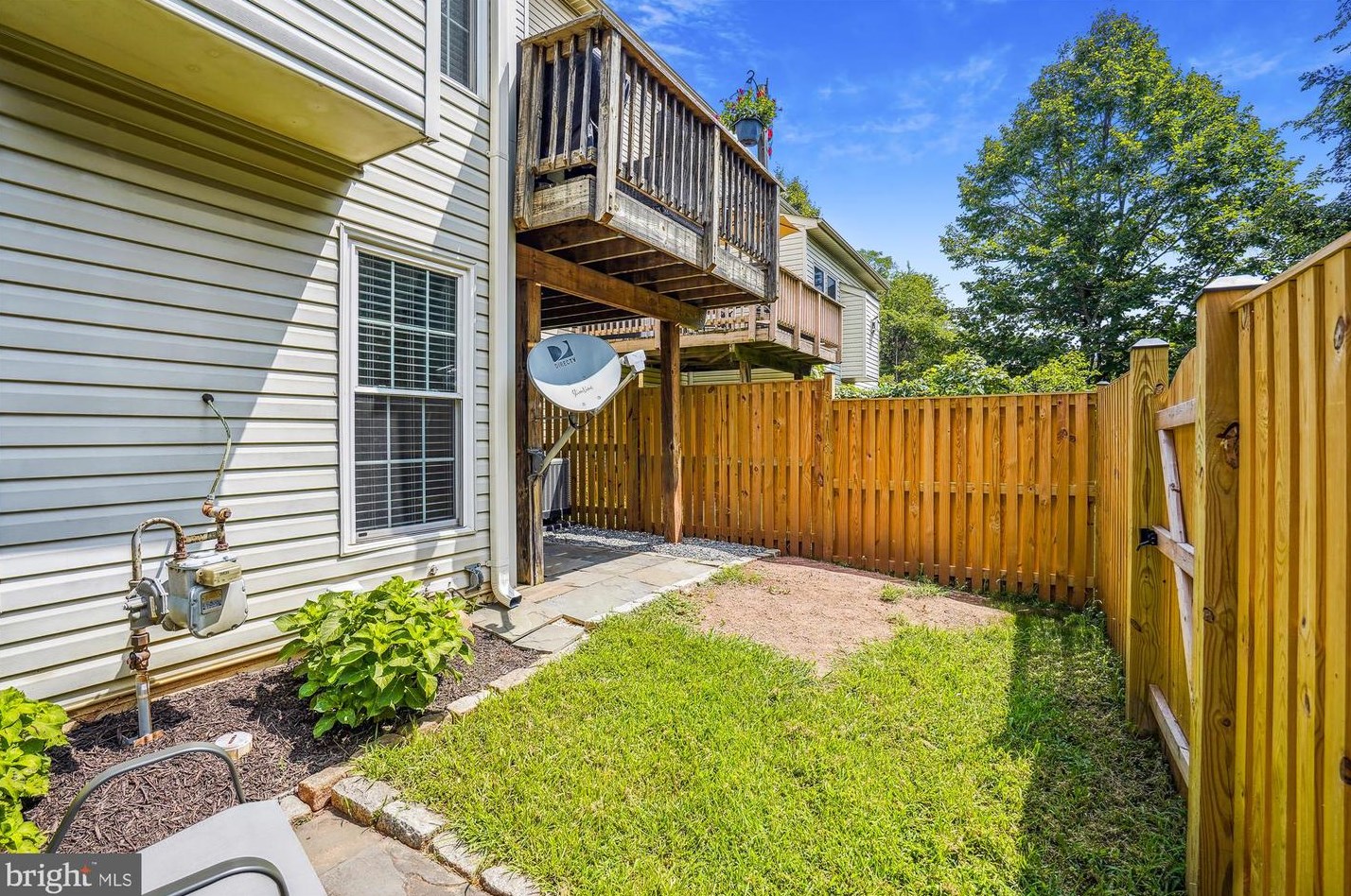 46714 Cavendish Sq, Dulles VA  20165-4327 exterior