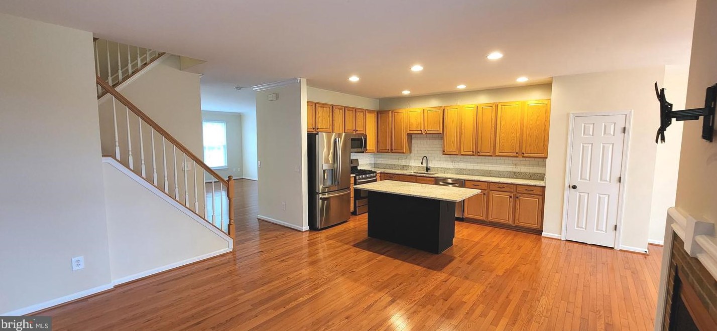 47318 Sterdley Falls Ter, Dulles VA  20165-2472 exterior