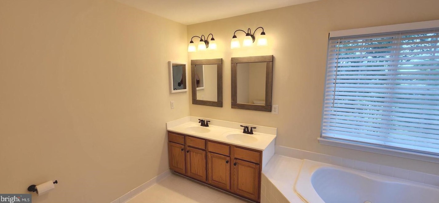 47318 Sterdley Falls Ter, Dulles VA  20165-2472 exterior