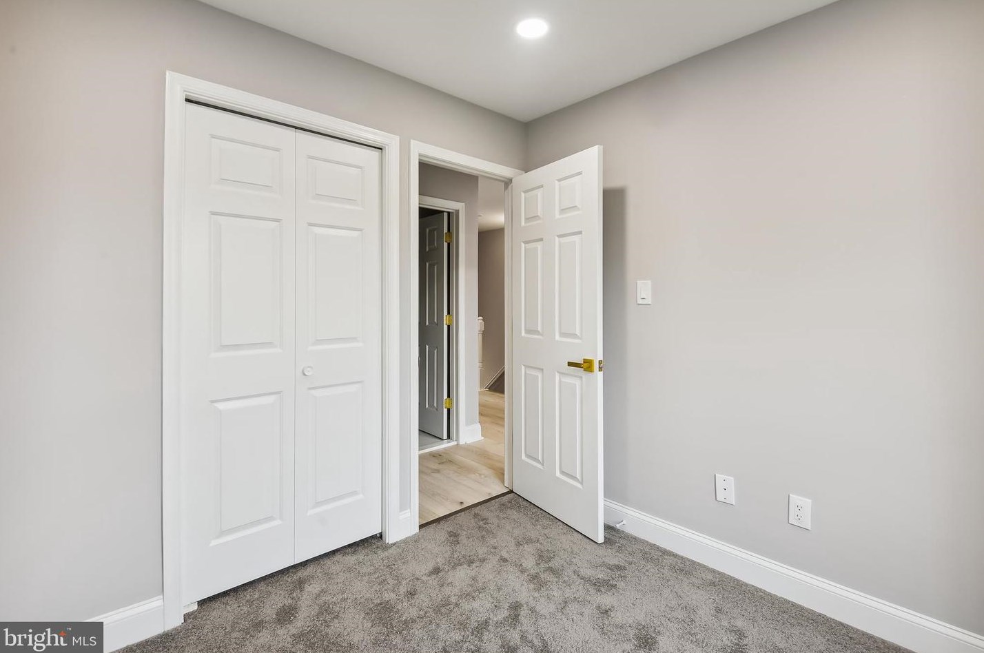 45581 Hutchens Sq, Sterling VA  20166-3009 exterior