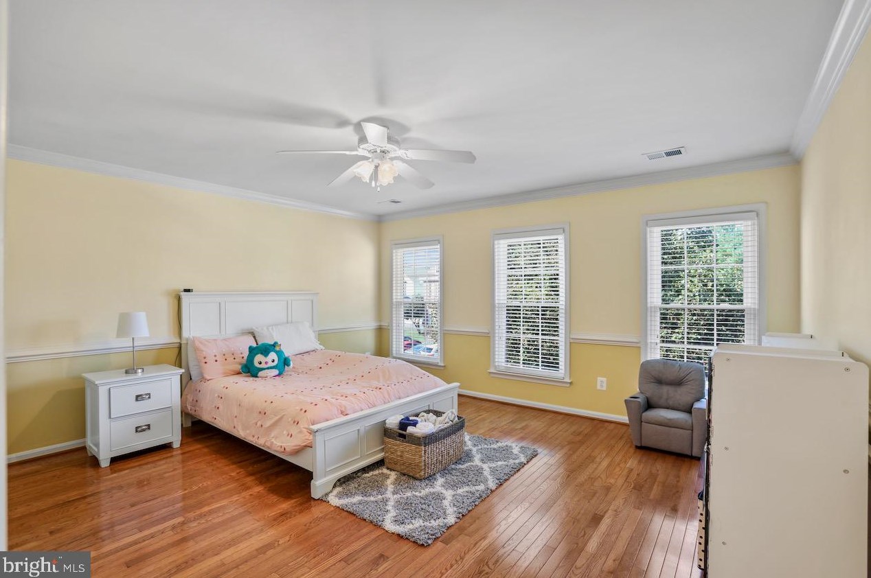 20946 Winola Ter, Ashburn VA 20147-6482 exterior