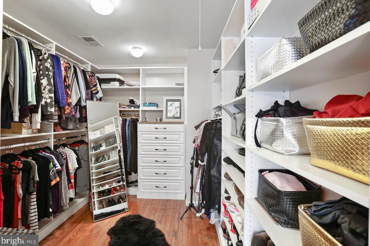 20946 Winola Ter, Ashburn VA 20147-6482 exterior