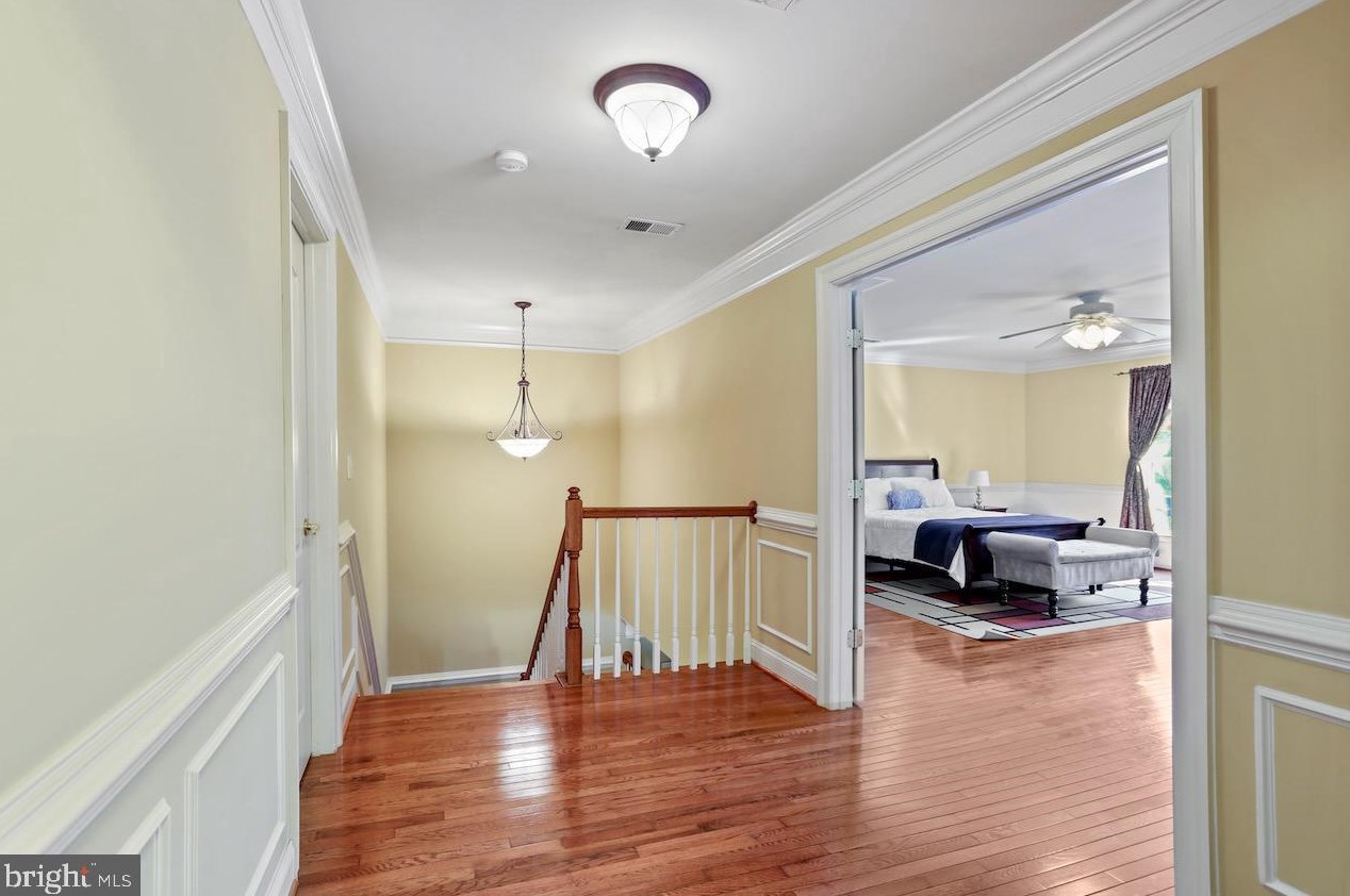 20946 Winola Ter, Ashburn VA 20147-6482 exterior