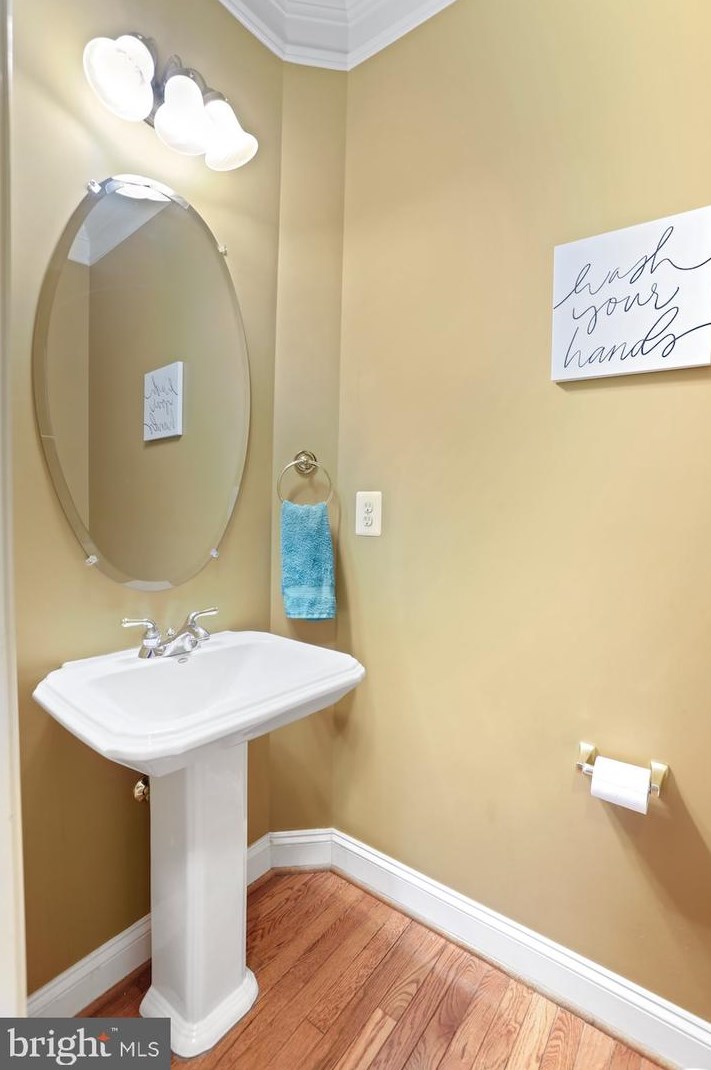 20946 Winola Ter, Ashburn VA 20147-6482 exterior