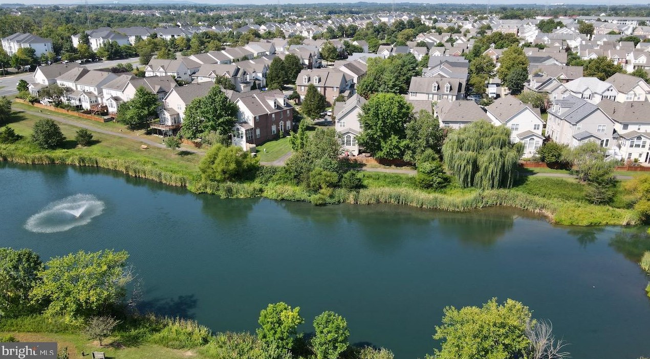 20946 Winola Ter, Ashburn VA 20147-6482 exterior