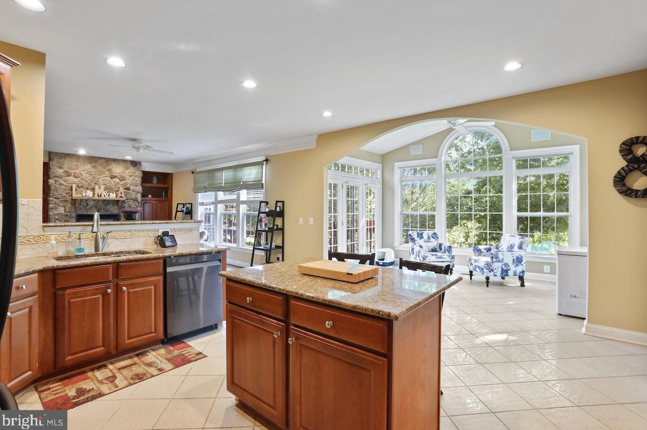 20946 Winola Ter, Ashburn VA 20147-6482 exterior