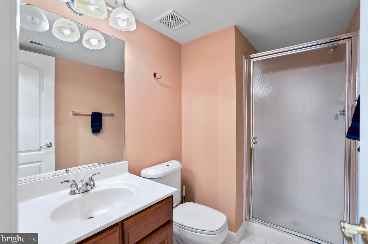 20946 Winola Ter, Ashburn VA 20147-6482 exterior