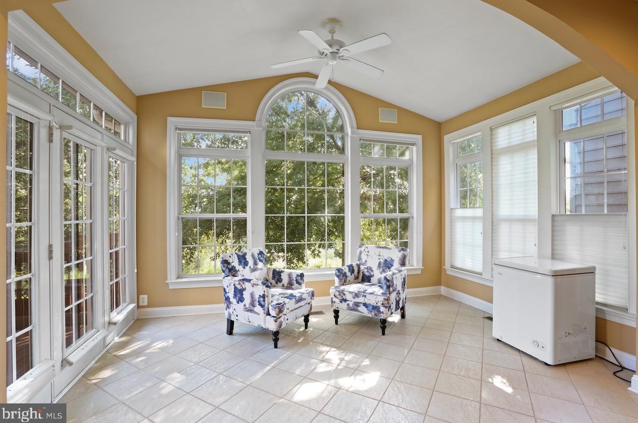 20946 Winola Ter, Ashburn VA 20147-6482 exterior