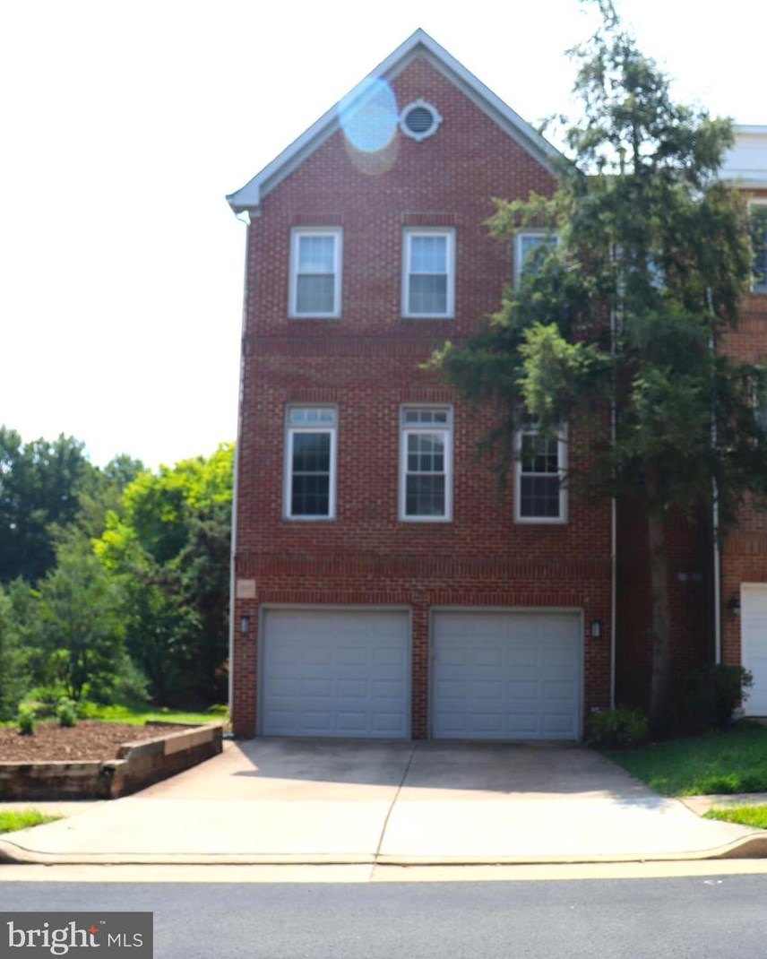 47699 Whirlpool Sq, Dulles VA  20165-7494 exterior