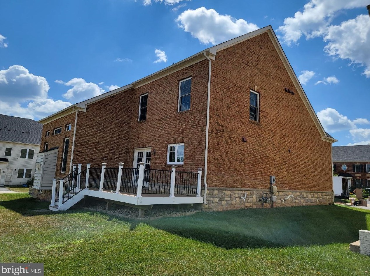 42411 Pine Forest Dr, Fairfax VA  20152-6077 exterior