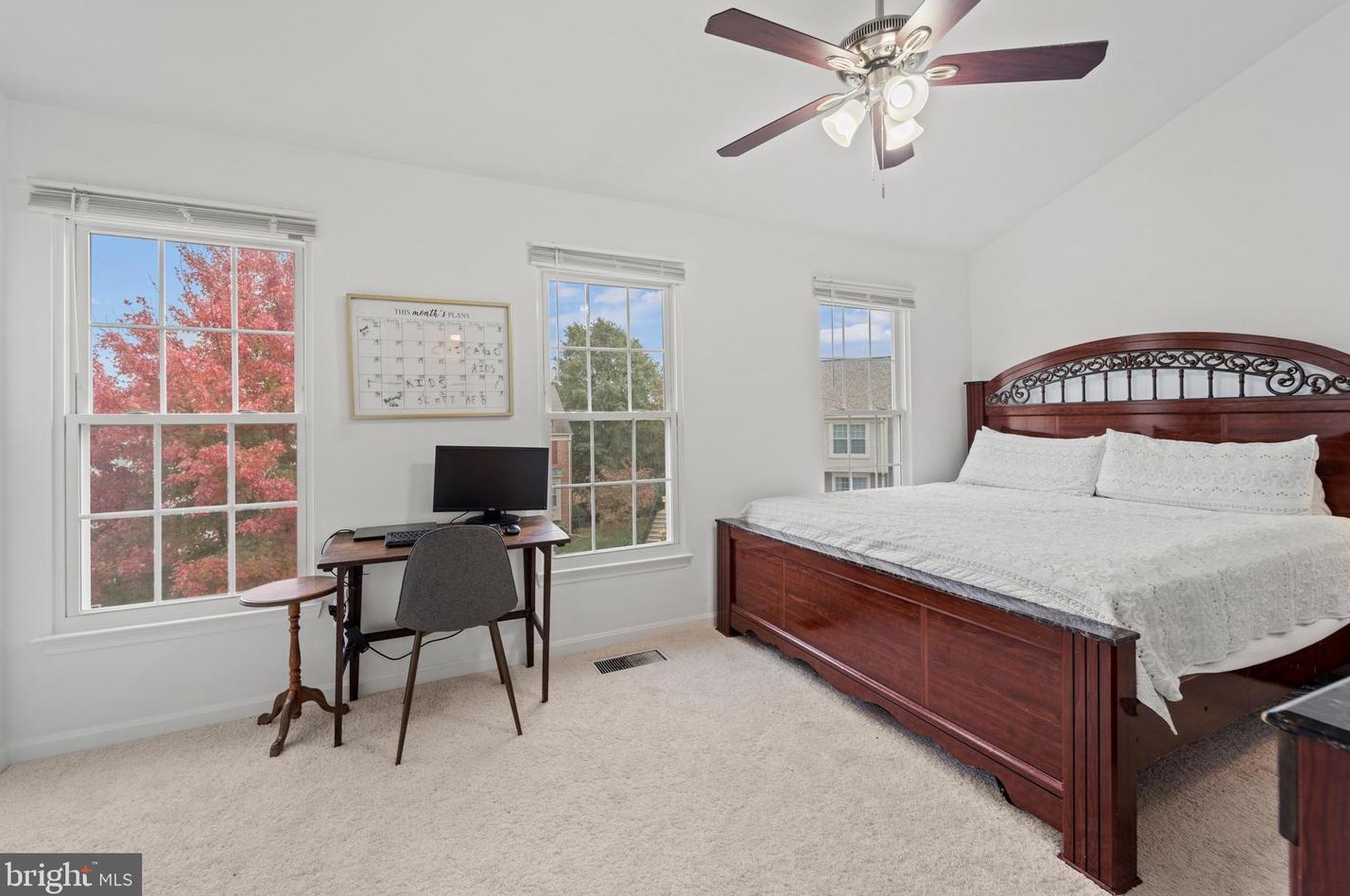 45601 Whitcomb Sq, Dulles VA  20166-3001 exterior