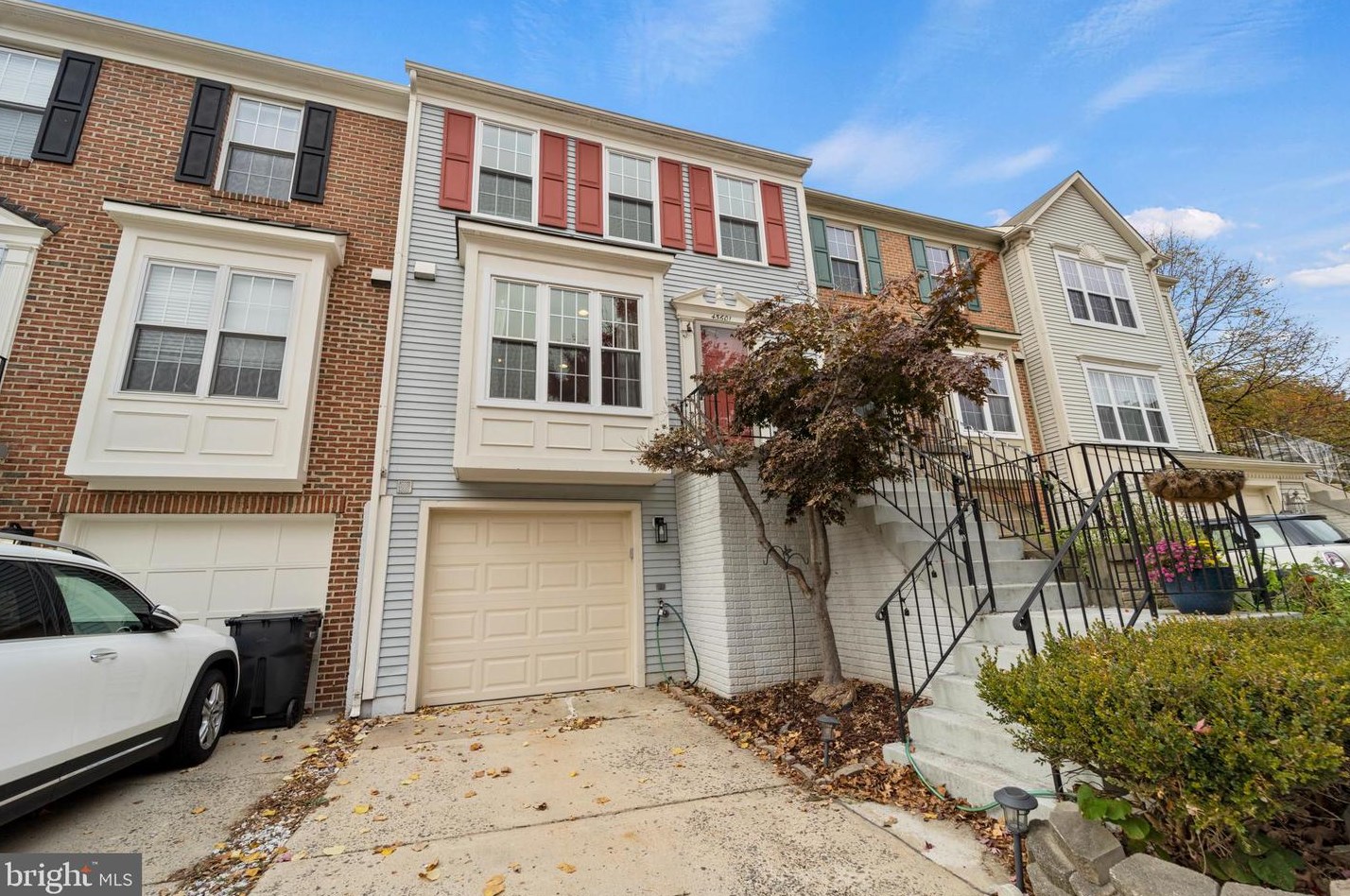 45601 Whitcomb Sq, Dulles VA  20166-3001 exterior