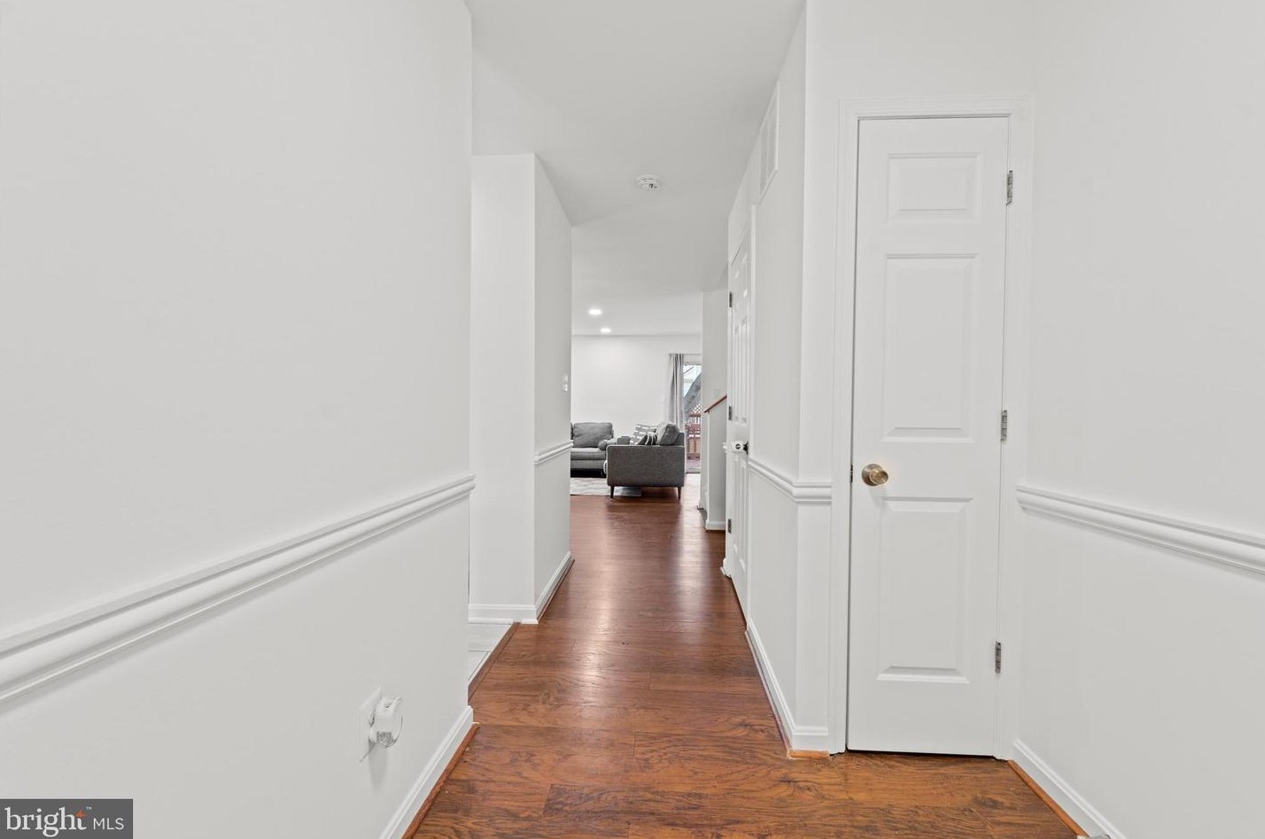 45601 Whitcomb Sq, Dulles VA  20166-3001 exterior
