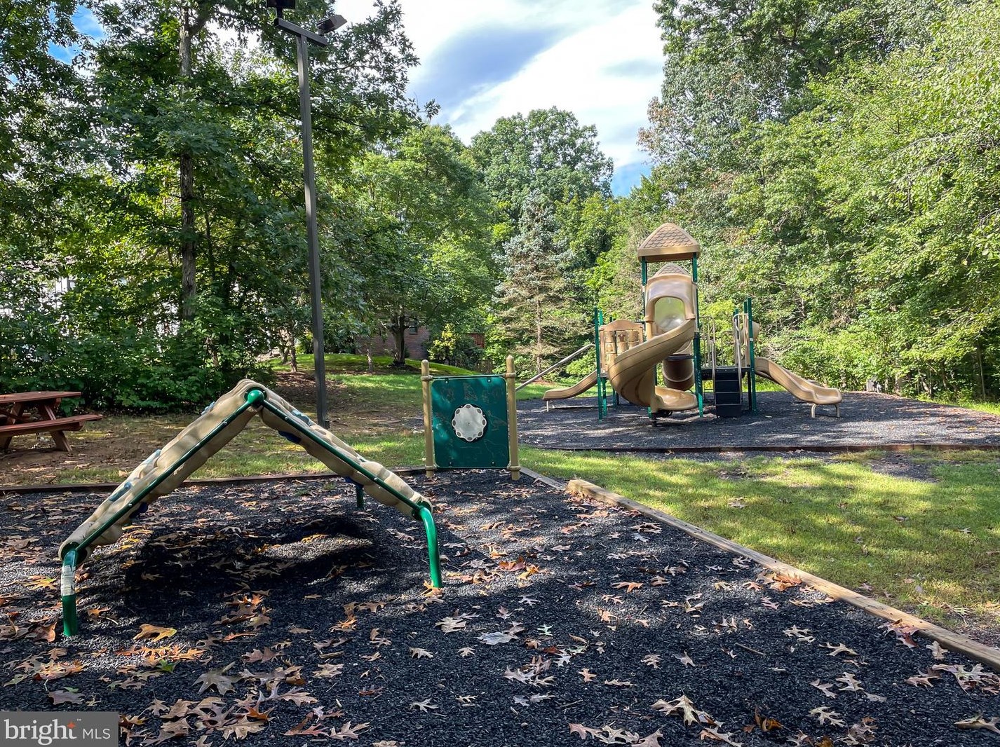 301 Chelmsford Ct, Dulles VA 20165-6402 exterior