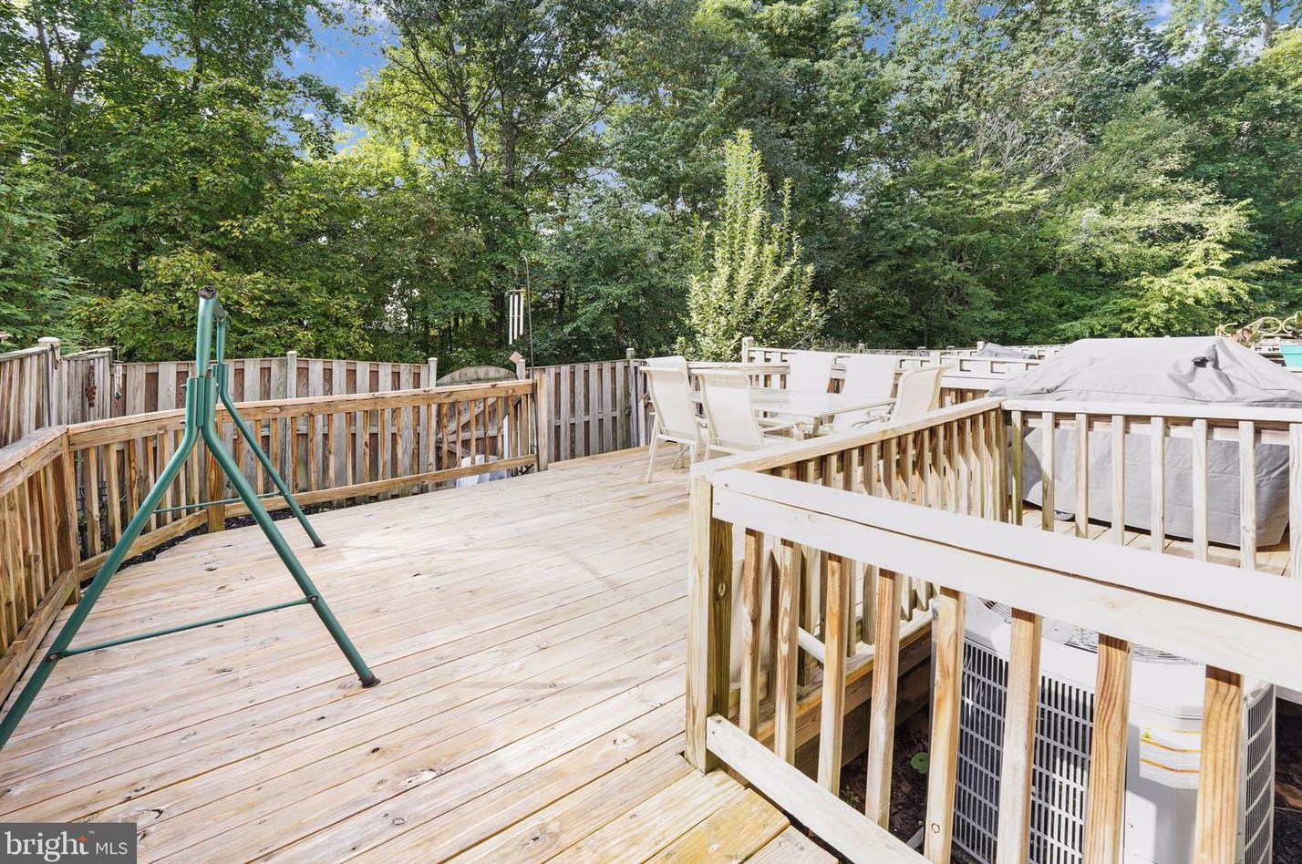 301 Chelmsford Ct, Dulles VA 20165-6402 exterior