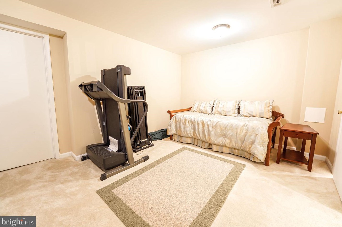 301 Chelmsford Ct, Dulles VA 20165-6402 exterior