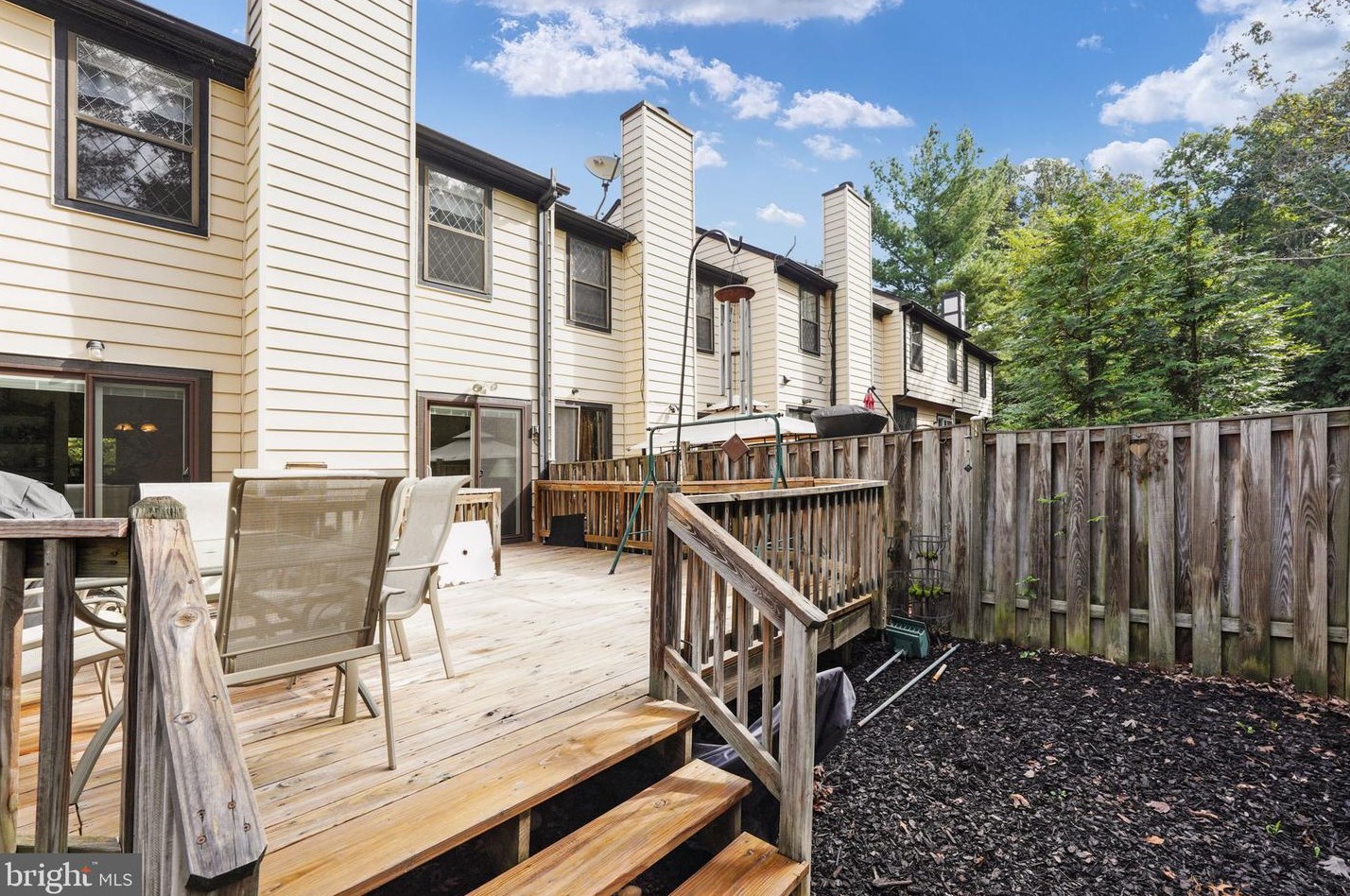 301 Chelmsford Ct, Dulles VA 20165-6402 exterior