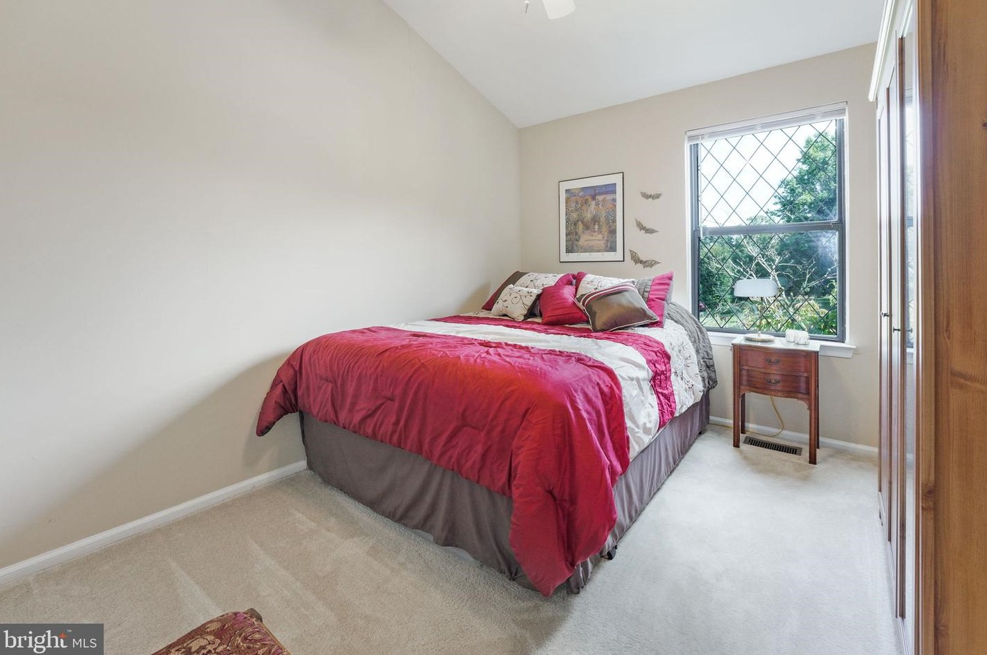 301 Chelmsford Ct, Dulles VA 20165-6402 exterior