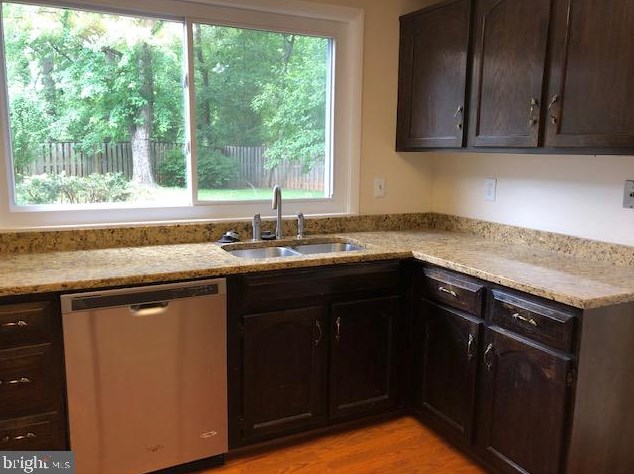 21 Thrush Rd, Dulles VA  20164-1615 exterior