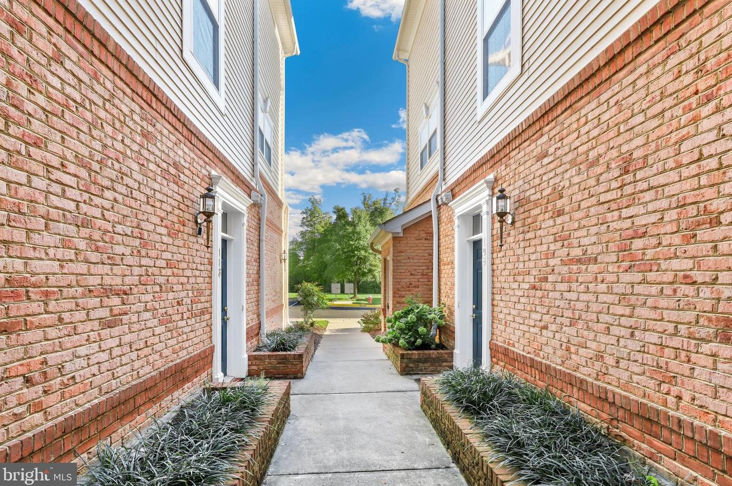 20385 Belmont Park Ter, Ashburn VA  20147-7026 exterior