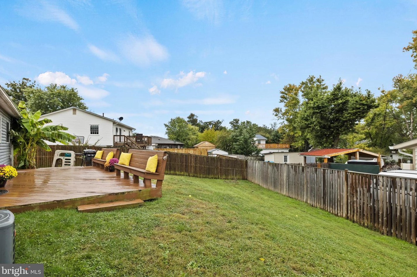 205 Alder Ave, Dulles VA  20164-3912 exterior