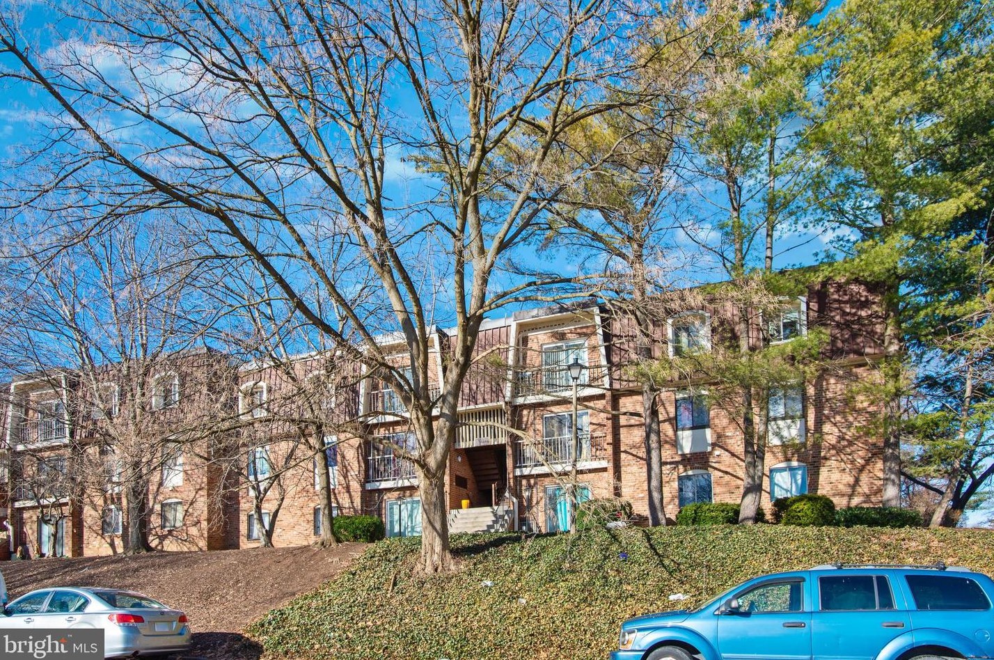 221 Fillmore Ave, Dulles VA  20164-2640 exterior
