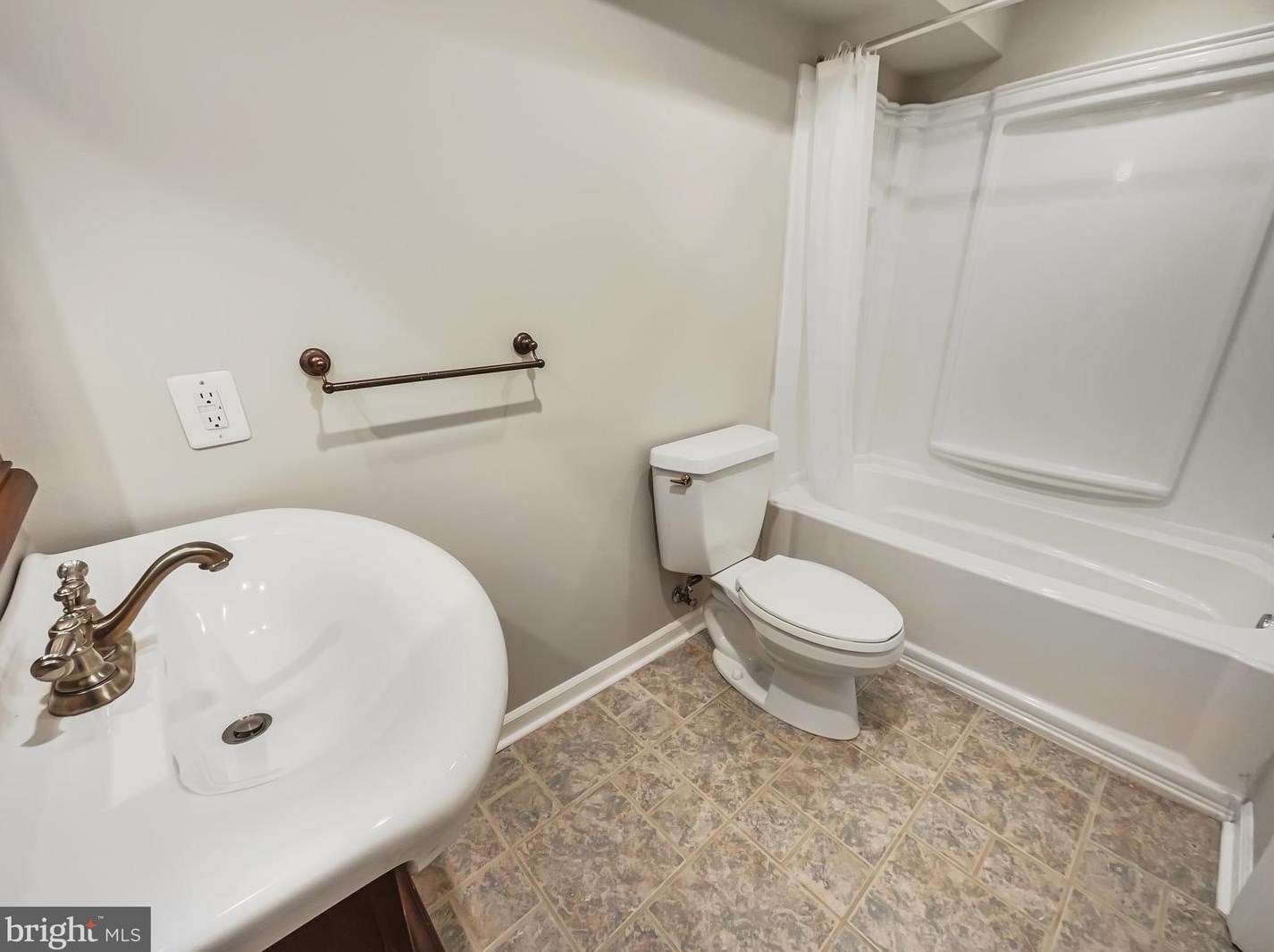 21 Asbury Way, Dulles VA  20165-5785 exterior