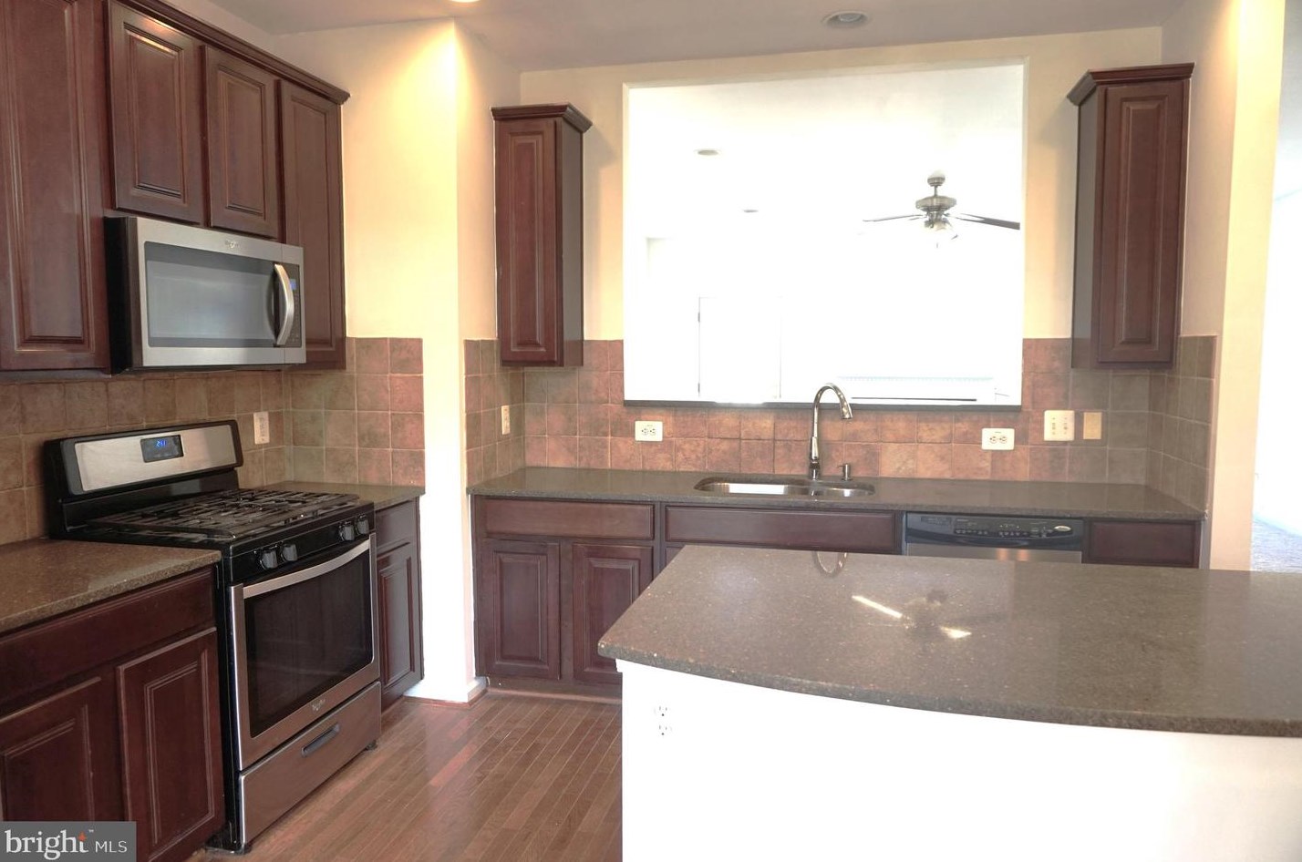 22997 Bulwark Ter, Ashburn VA  20148-5676 exterior