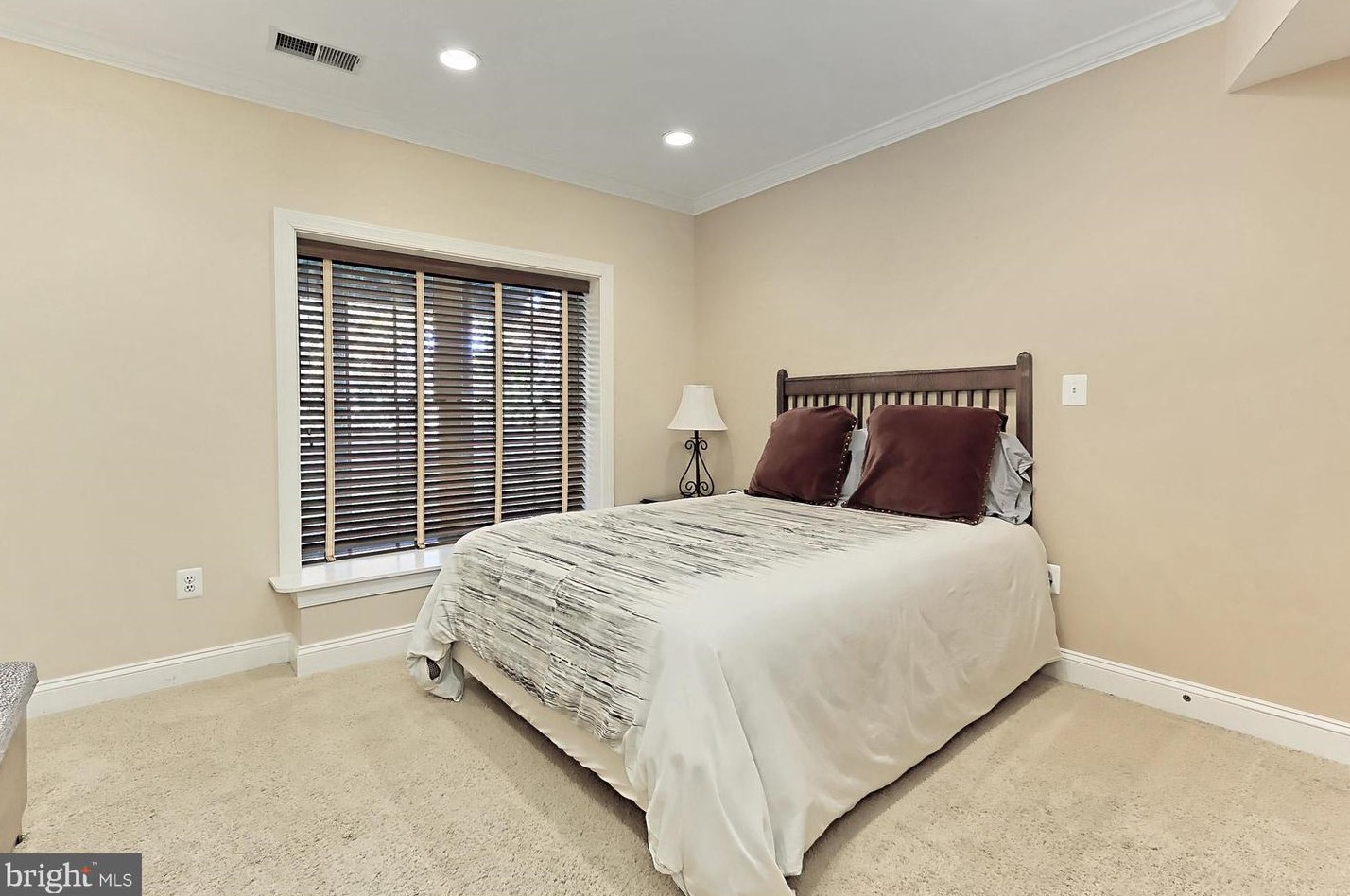 21027 Forest Highlands Ct, Ashburn VA  20147-4768 exterior