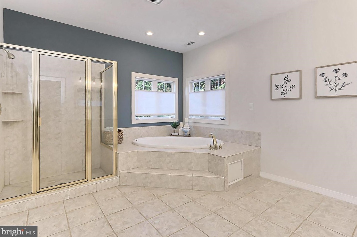 21027 Forest Highlands Ct, Ashburn VA  20147-4768 exterior