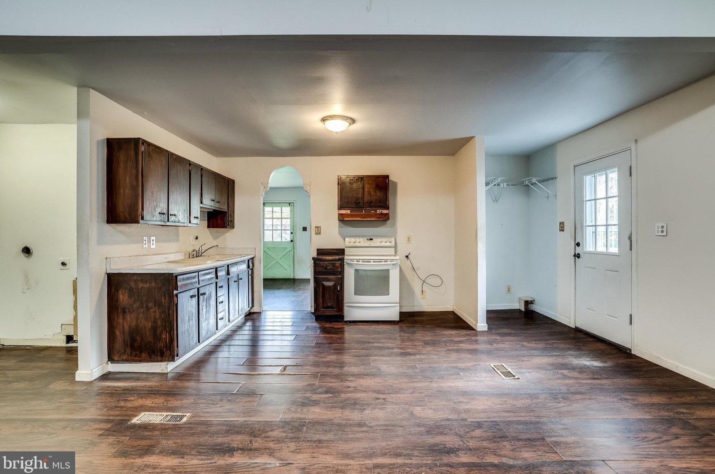 205 Fir Ct, Dulles VA  20164-4616 exterior