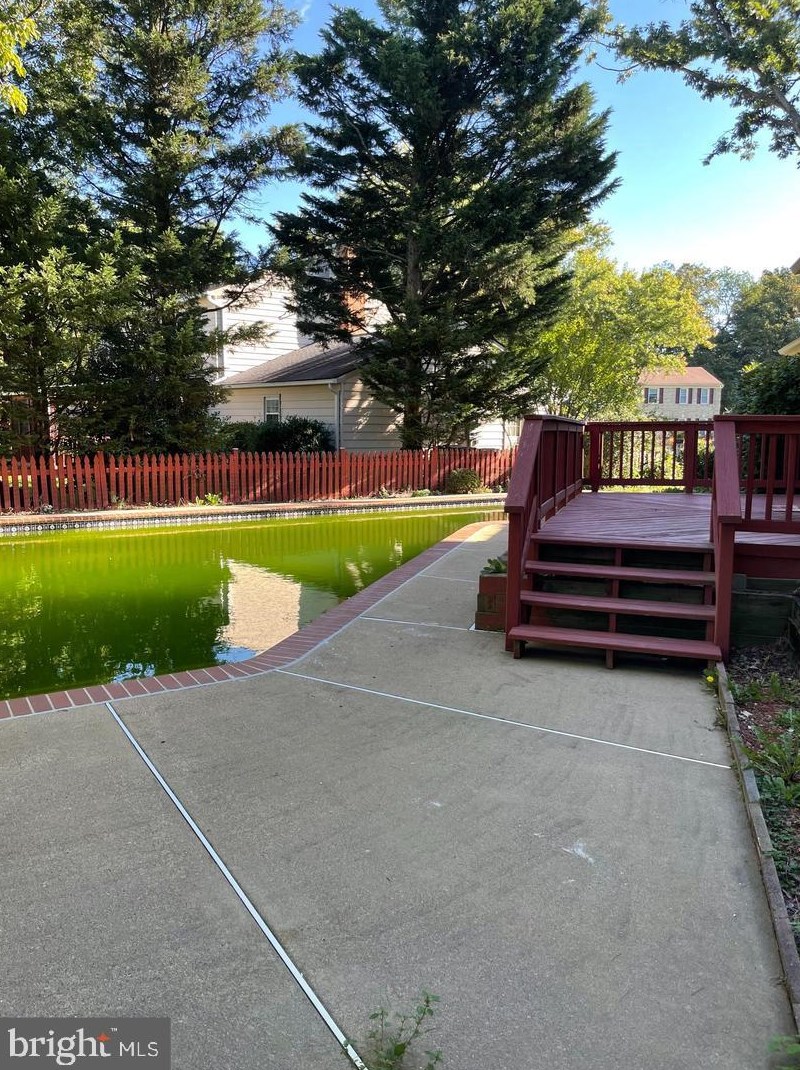 402 Autumn Olive Way, Dulles VA  20164-2805 exterior