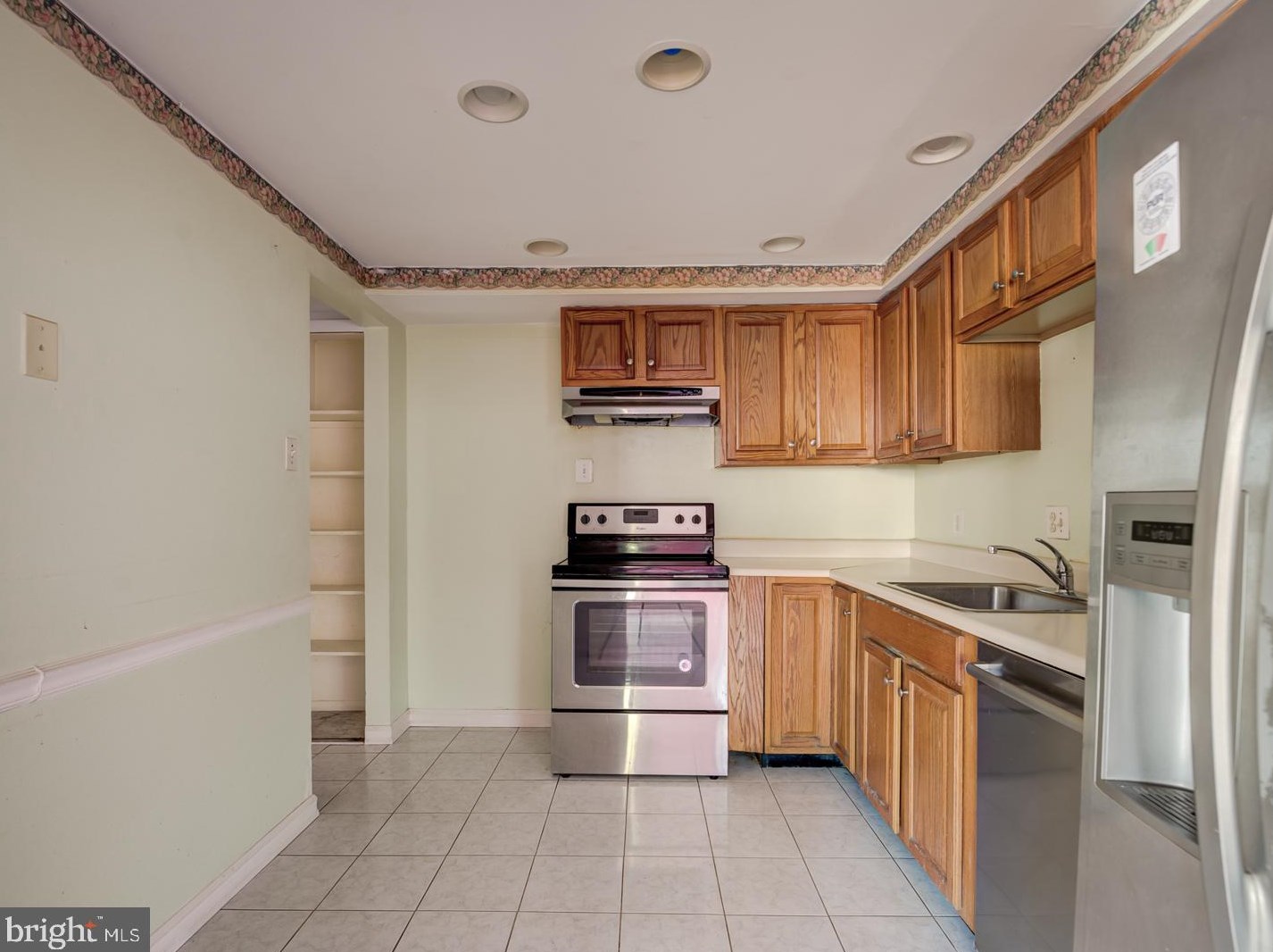 41 Carolina Ct, Dulles VA  20164-1730 exterior