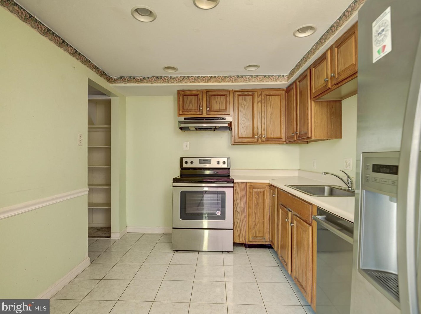41 Carolina Ct, Dulles VA  20164-1730 exterior